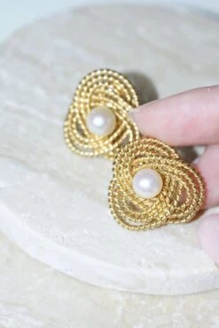 Boucles D'Oreilles Clip Gubelin Or Torsadé Et Perles 21 Boucles D'Oreilles Clip Gubelin Or Torsadé Et Perles -Castafiore Boutique boucles doreilles clip gubelin or torsade et perles 798713