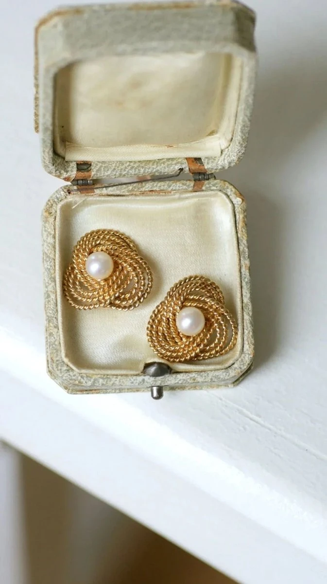Boucles D'Oreilles Clip Gubelin Or Torsadé Et Perles 5 Boucles D'Oreilles Clip Gubelin Or Torsadé Et Perles – Image 5