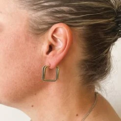 Boucles D'oreilles Créoles Carrées En Or Jaune Et Or Blanc -Castafiore Boutique boucles doreilles creoles carrees en or jaune et or blanc 138608