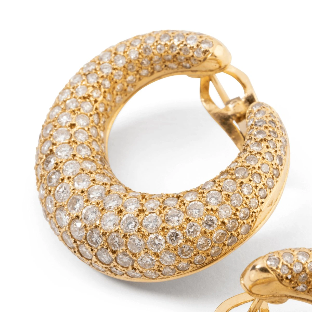 Boucles D'oreilles Créoles En Or Jaune Pavées De Diamants 5 Boucles D'oreilles Créoles En Or Jaune Pavées De Diamants – Image 5