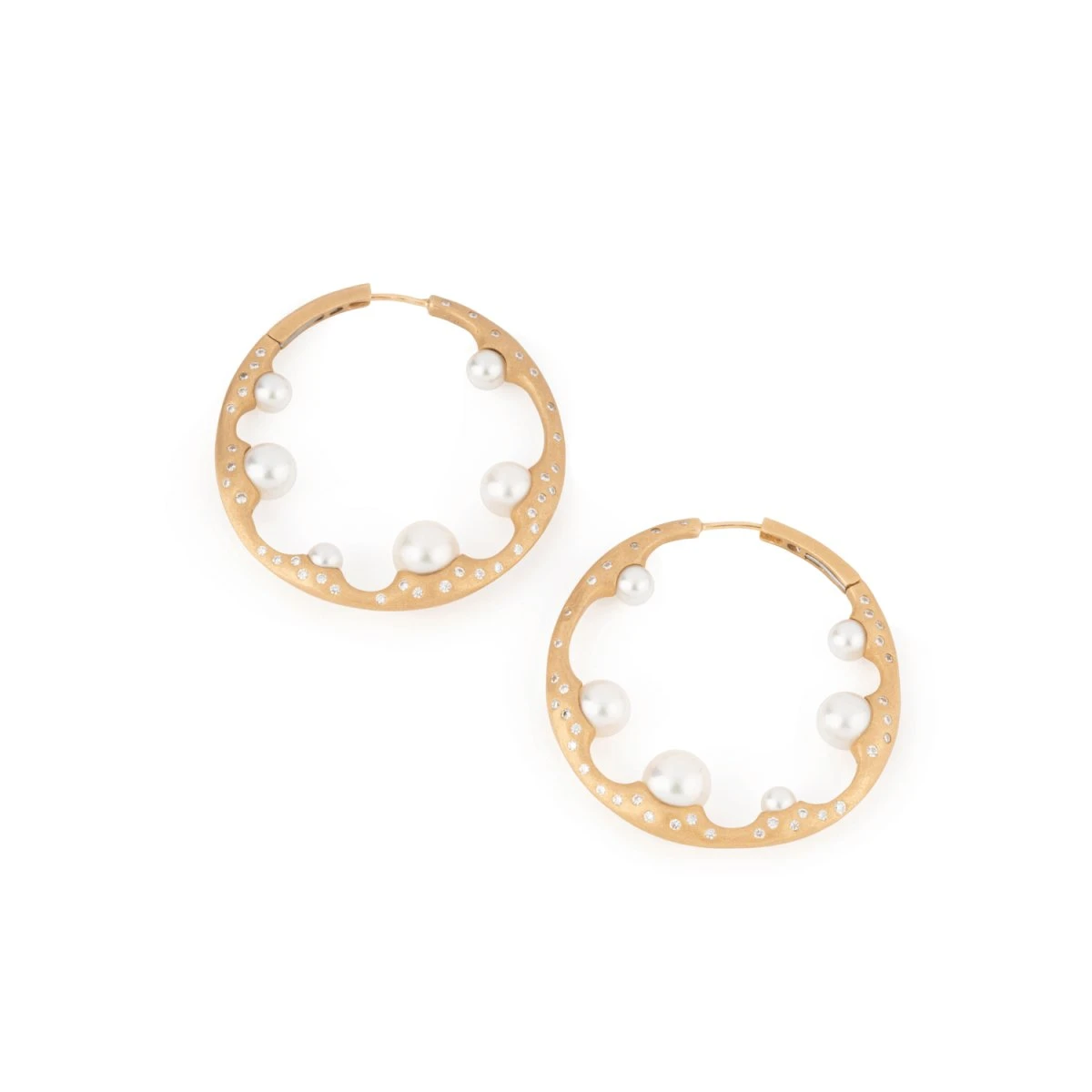 Boucles D'oreilles Créoles MIKIMOTO En Or Jaune Et Perles 2 Boucles D'oreilles Créoles MIKIMOTO En Or Jaune Et Perles – Image 2