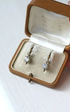 Boucles D'oreilles Dormeuses Anciennes Diamants 1,10 Ct -Castafiore Boutique boucles doreilles dormeuses anciennes diamants 110 ct 230790