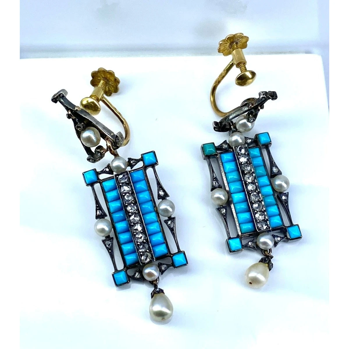Boucles D’oreilles En Or 18 Carats Et Argent, Turquoises, Diamants, Perles Fines Vers 1880 3 Boucles D’oreilles En Or 18 Carats Et Argent, Turquoises, Diamants, Perles Fines Vers 1880 – Image 3