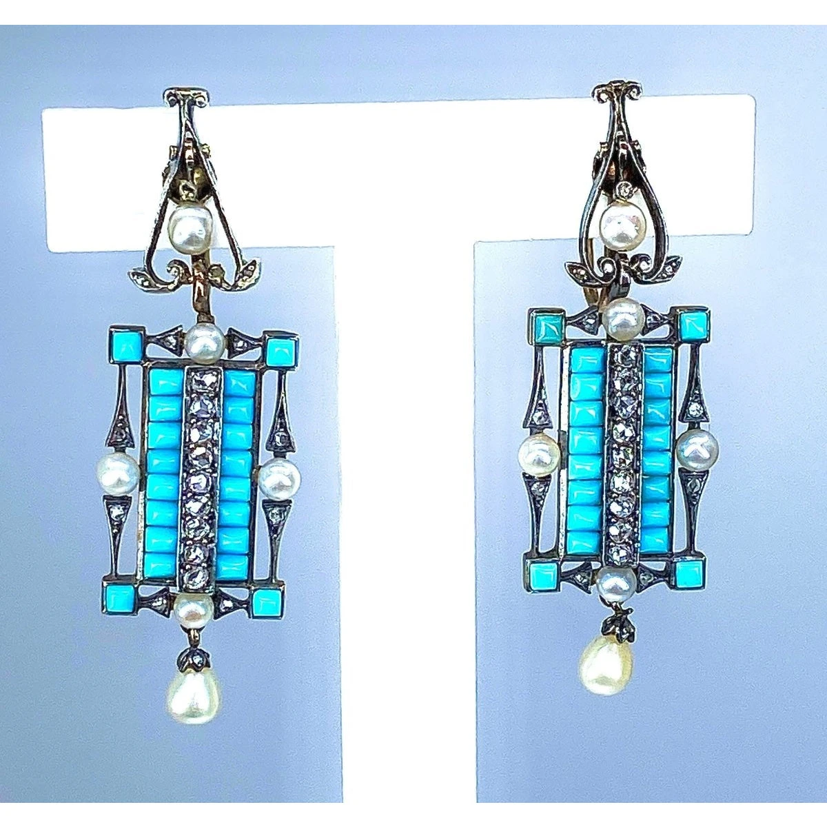 Boucles D’oreilles En Or 18 Carats Et Argent, Turquoises, Diamants, Perles Fines Vers 1880 7 Boucles D’oreilles En Or 18 Carats Et Argent, Turquoises, Diamants, Perles Fines Vers 1880 – Image 7