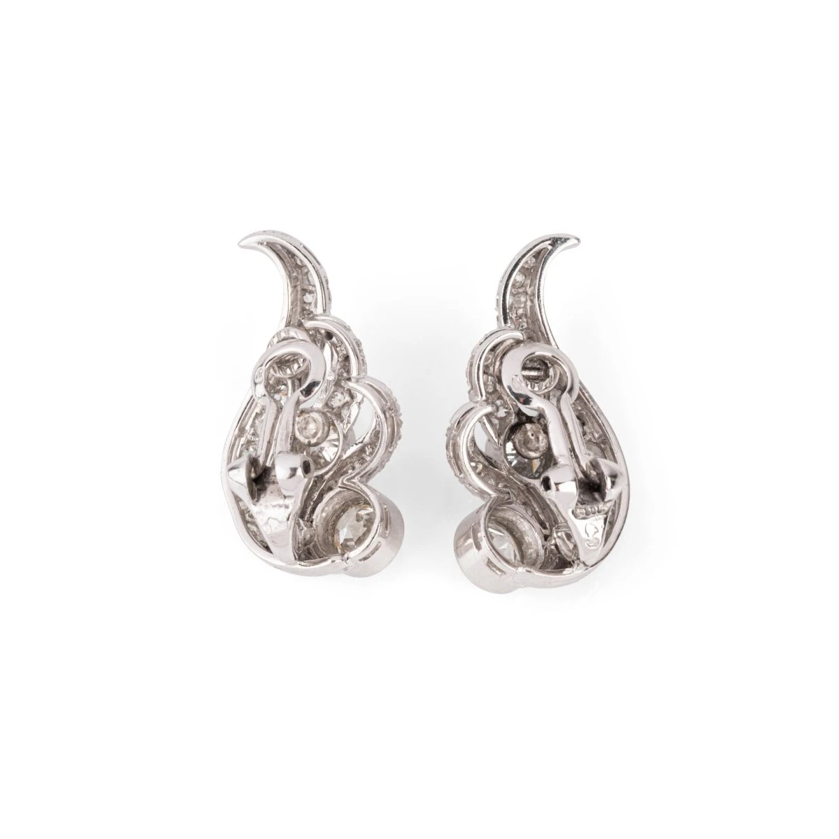Boucles D'oreilles Clip En Or Blanc, Platine Et Diamants 2 Boucles D'oreilles Clip En Or Blanc, Platine Et Diamants – Image 2