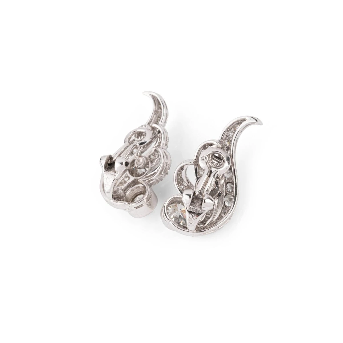 Boucles D'oreilles Clip En Or Blanc, Platine Et Diamants 4 Boucles D'oreilles Clip En Or Blanc, Platine Et Diamants – Image 4