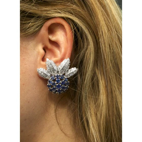 Miller Boucles D'oreilles Puces En Or Blanc, Saphirs Et Diamants 2 Miller Boucles D'oreilles Puces En Or Blanc, Saphirs Et Diamants – Image 2