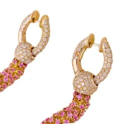 Miller Boucles D'oreilles En Or Jaune, Saphirs Roses Et Diamants 9 Miller Boucles D'oreilles En Or Jaune, Saphirs Roses Et Diamants -Castafiore Boutique boucles doreilles en or jaune saphirs roses et diamants 290093
