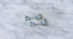 Boucles D'oreilles Gouttes Topaze Bleue Et Diamant Sur Or Blanc 16 Boucles D'oreilles Gouttes Topaze Bleue Et Diamant Sur Or Blanc -Castafiore Boutique boucles doreilles gouttes topaze bleue et diamant sur or blanc 157854