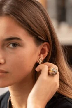 Boucles D'oreilles MAPPIN AND WEBB En Or Jaune Et Diamants -Castafiore Boutique boucles doreilles mappin and webb en or jaune et diamants 236145