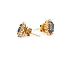 Boucles D’oreilles Marguerite En Or Jaune, Saphir Et Diamants -Castafiore Boutique boucles doreilles marguerite en or jaune saphir et diamants 975182
