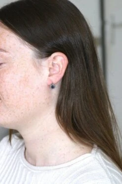 Boucles D'Oreilles Marguerite Saphir Et Diamants -Castafiore Boutique boucles doreilles marguerite saphir et diamants 207424