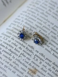 Boucles D'Oreilles Marguerite Saphir Et Diamants -Castafiore Boutique boucles doreilles marguerite saphir et diamants 472390