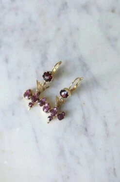 Boucles D'oreilles Pendantes Colombes Grenats -Castafiore Boutique boucles doreilles pendantes colombes grenats 619056