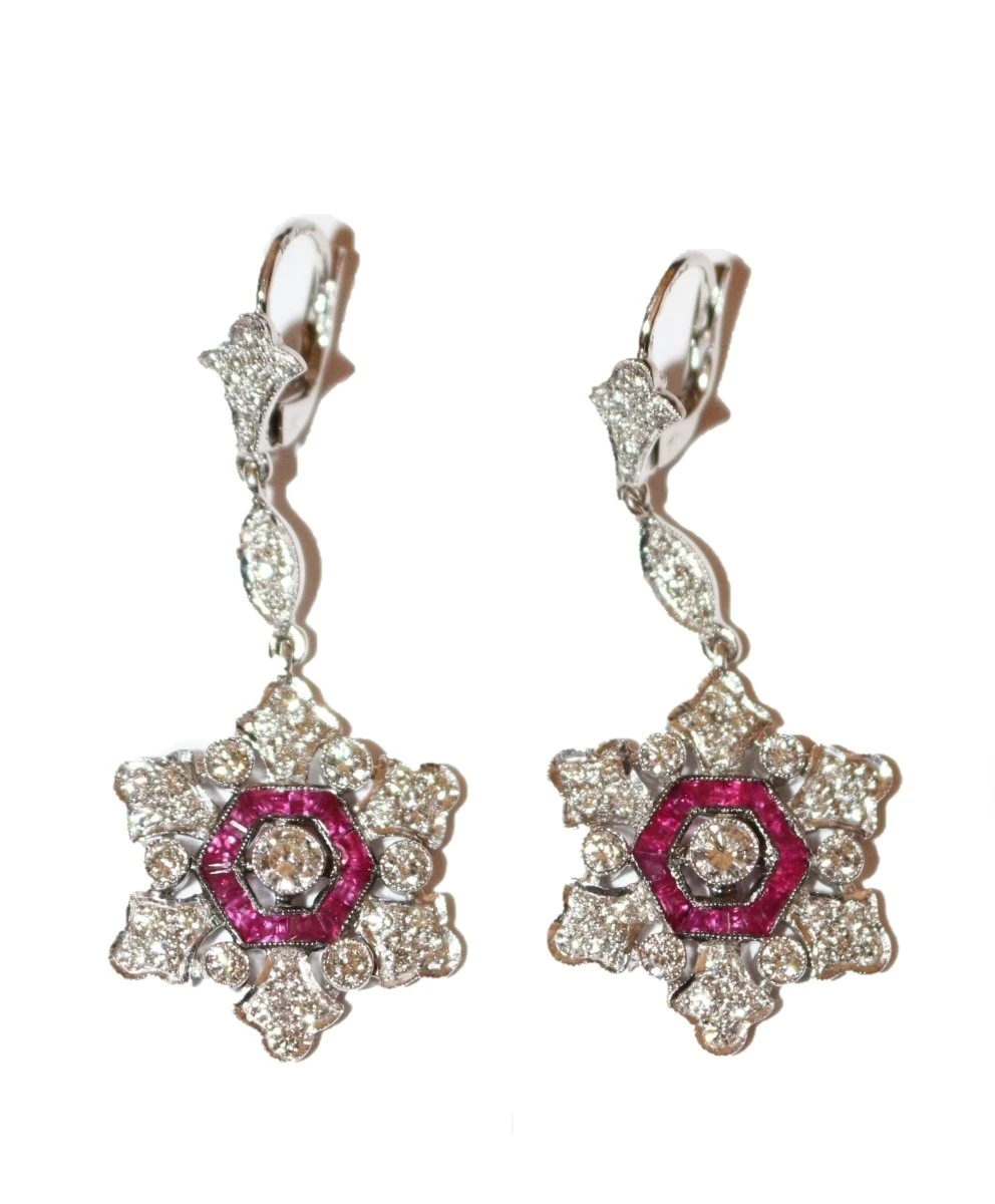 Boucles D’oreilles Pendantes DIAFINI En Or Blanc Et Diamants Et Rubis 1 Boucles D’oreilles Pendantes DIAFINI En Or Blanc Et Diamants Et Rubis