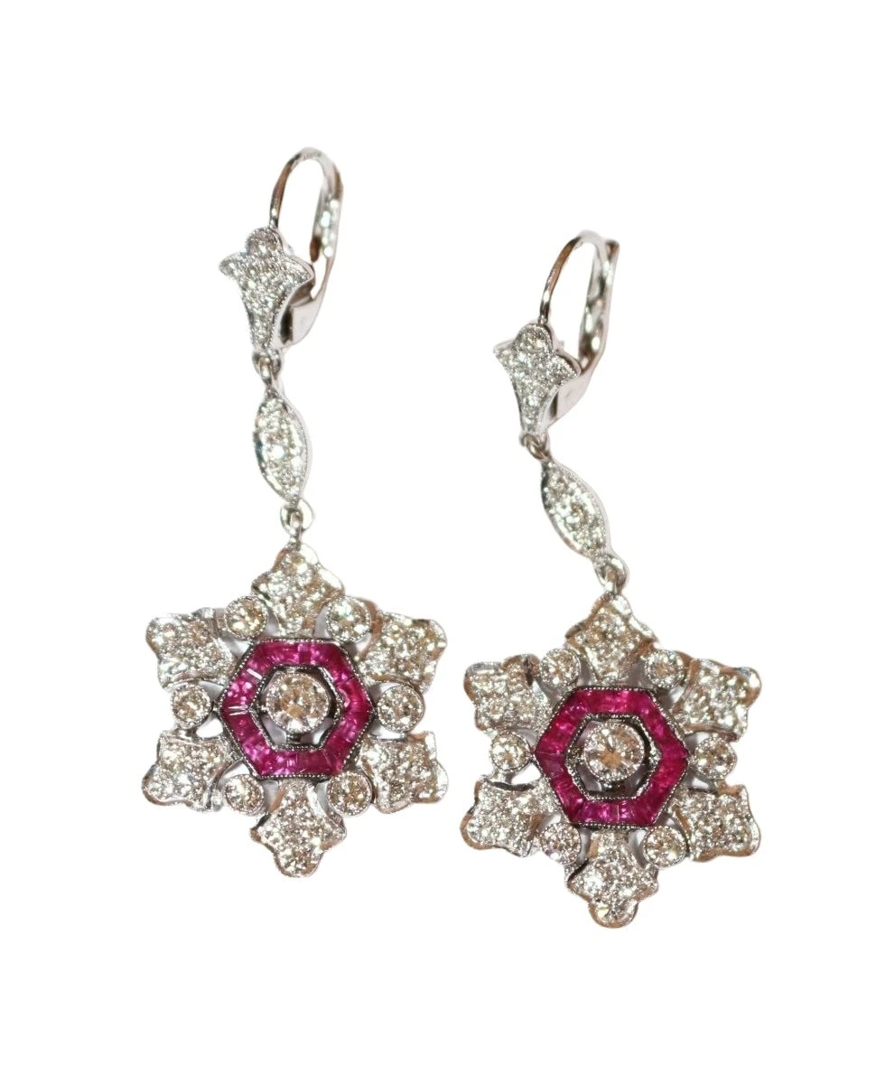 Boucles D’oreilles Pendantes DIAFINI En Or Blanc Et Diamants Et Rubis 4 Boucles D’oreilles Pendantes DIAFINI En Or Blanc Et Diamants Et Rubis – Image 4