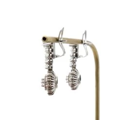 Boucles D'oreilles Pendantes En Or Blanc Et Diamants -Castafiore Boutique boucles doreilles pendantes en or blanc et diamants 314179