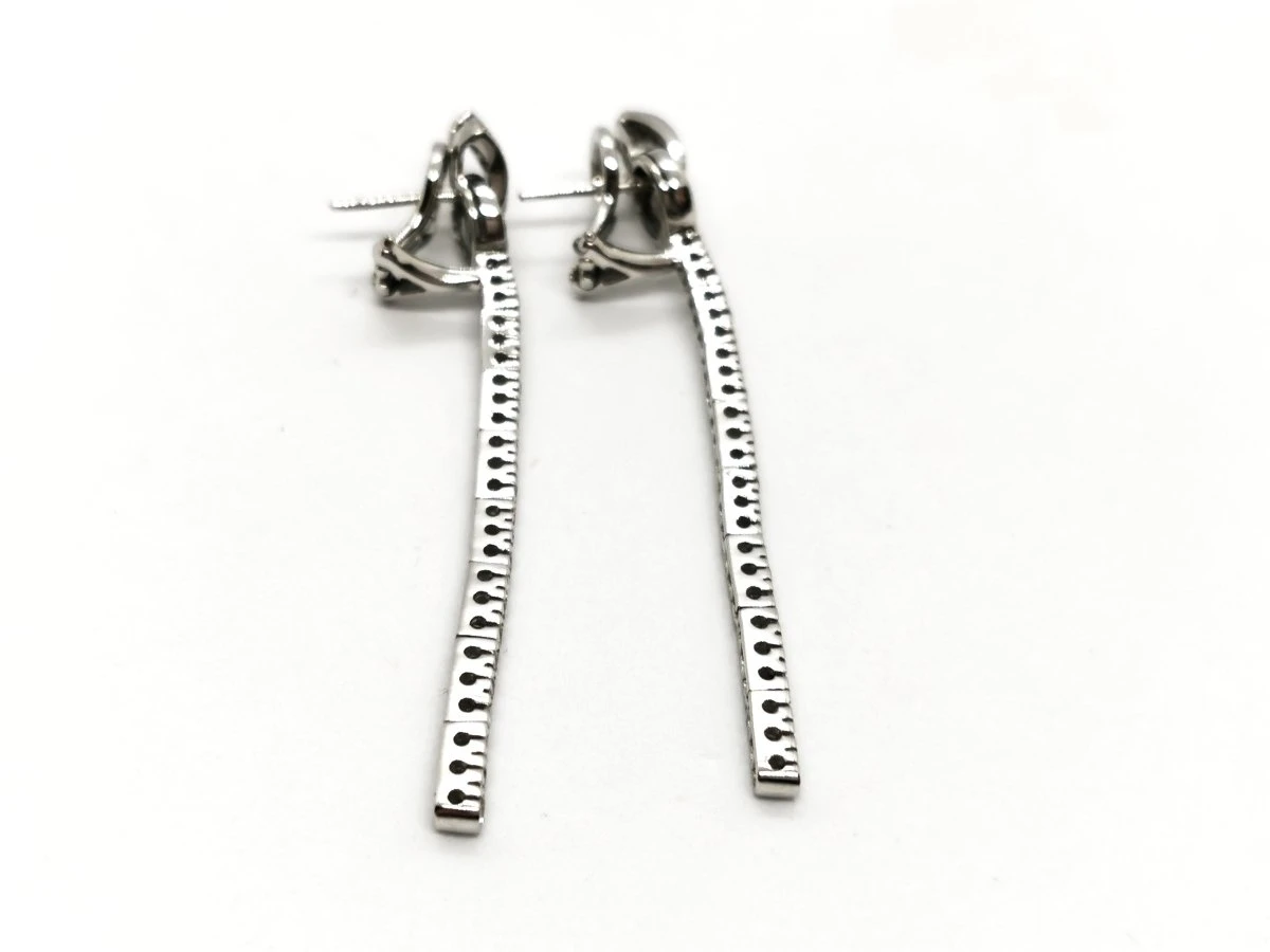 Boucles D'oreilles Pendantes En Or Blanc Pavées Diamants 6 Boucles D'oreilles Pendantes En Or Blanc Pavées Diamants – Image 6