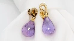 Boucles D'oreilles Pendantes En Or Jaune, Améthystes Et Diamants -Castafiore Boutique boucles doreilles pendantes en or jaune amethystes et diamants 773043