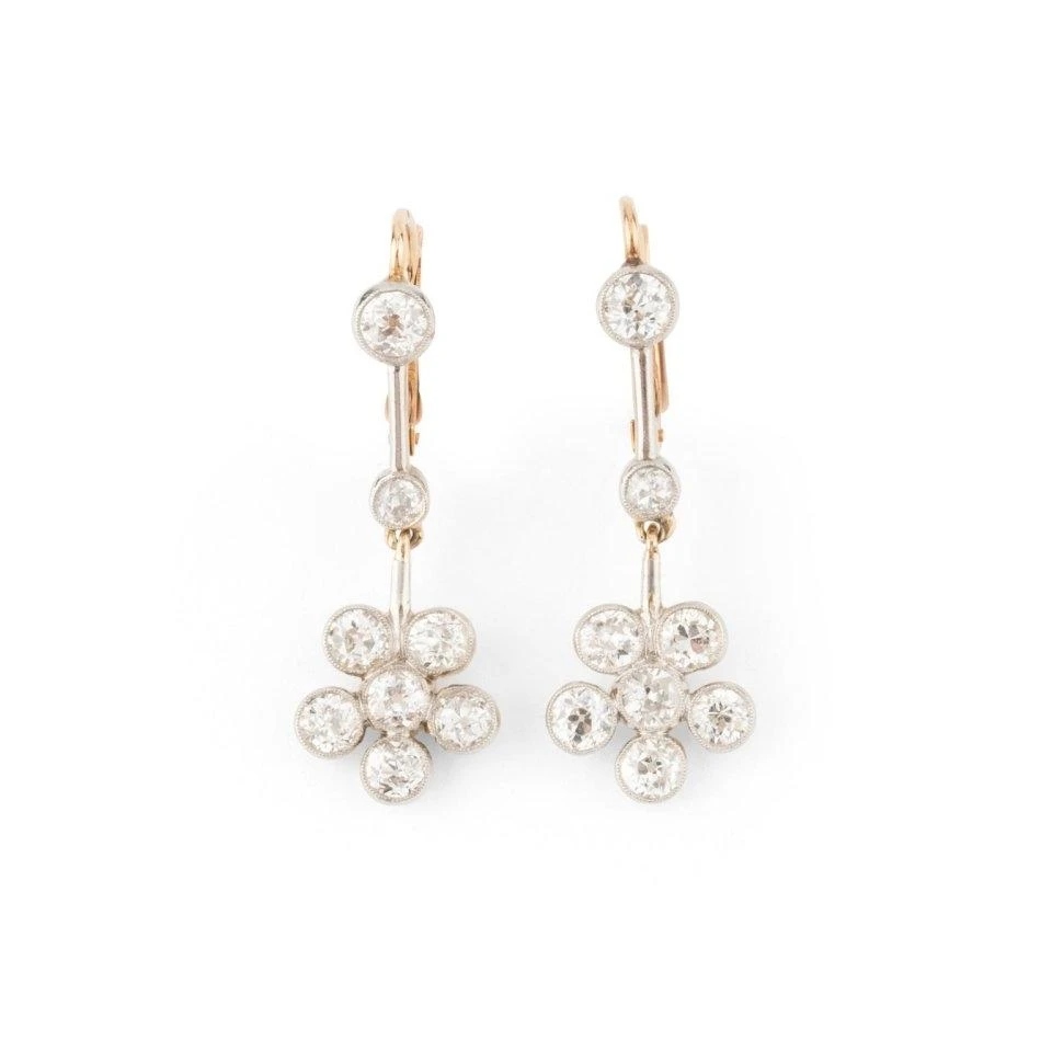 Boucles D'oreilles Pendantes Fleurs En Or Jaune Et Diamants 1 Boucles D'oreilles Pendantes Fleurs En Or Jaune Et Diamants