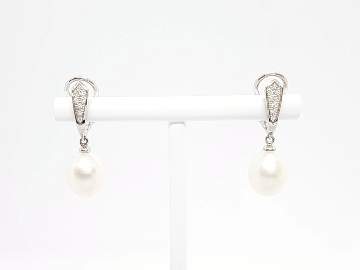 Boucles D'oreilles Pendantes ISABELLE LANGLOIS En Or Blanc, Perles Et Diamants 7 Boucles D'oreilles Pendantes ISABELLE LANGLOIS En Or Blanc, Perles Et Diamants – Image 7