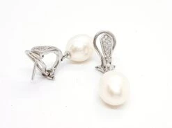 Boucles D'oreilles Pendantes ISABELLE LANGLOIS En Or Blanc, Perles Et Diamants 11 Boucles D'oreilles Pendantes ISABELLE LANGLOIS En Or Blanc, Perles Et Diamants -Castafiore Boutique boucles doreilles pendantes isabelle langlois en or blanc perles et diamants 957218