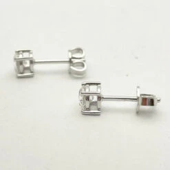 Boucles D'oreilles Puces En Or Blanc Et Diamants Naturels -Castafiore Boutique boucles doreilles puces en or blanc et diamants naturels 499760