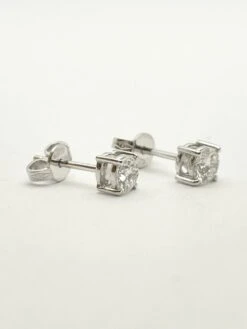 Boucles D'oreilles Puces En Or Blanc Et Diamants Naturels -Castafiore Boutique boucles doreilles puces en or blanc et diamants naturels 544065