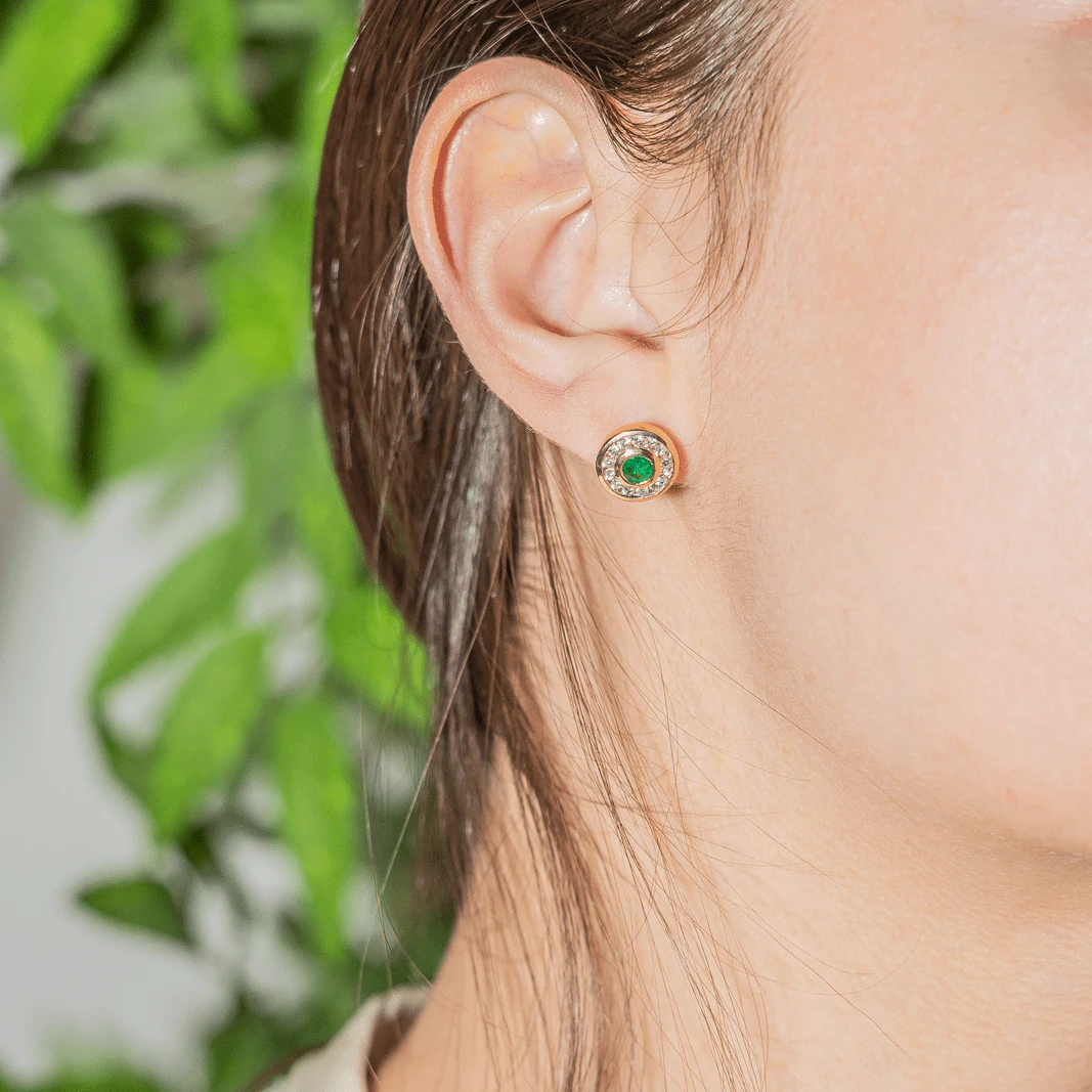 Boucles D'oreilles Puces En Or Jaune, émeraudes Et Diamants 2 Boucles D'oreilles Puces En Or Jaune, émeraudes Et Diamants – Image 2