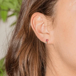 Boucles D'oreilles Puces En Or Jaune, Rubis Et Diamants -Castafiore Boutique boucles doreilles puces en or jaune rubis et diamants 839540