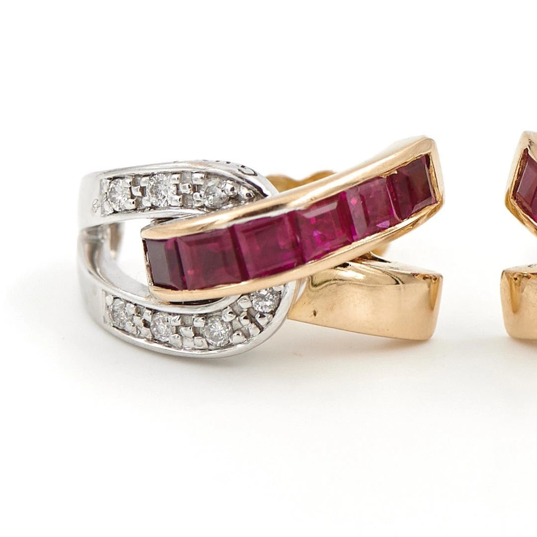 Boucles D'oreilles Puces GUY LAROCHE En 2 Ors, Rubis Et Diamants 2 Boucles D'oreilles Puces GUY LAROCHE En 2 Ors, Rubis Et Diamants – Image 2