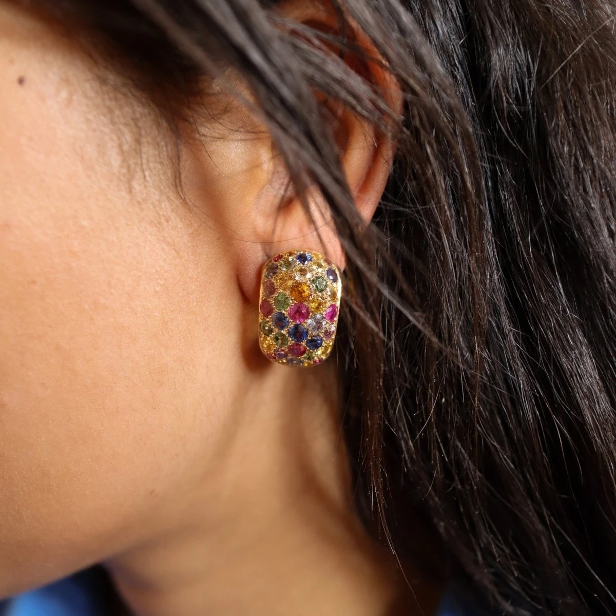 Boucles D'oreilles RENÉ BOIVIN En Or Jaune Et Saphirs De Couleurs 6 Boucles D'oreilles RENÉ BOIVIN En Or Jaune Et Saphirs De Couleurs – Image 6