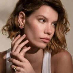 Boucles D'oreilles Rétro En Or Rose, Rubis Et Diamants -Castafiore Boutique boucles doreilles retro or rose rubis et diamants 871156