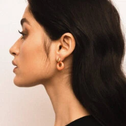 Boucles D'oreilles VAN CLEEF & ARPELS En Or Jaune, Lapis Lazuli, Corail Et Onyx 9 Boucles D'oreilles VAN CLEEF & ARPELS En Or Jaune, Lapis Lazuli, Corail Et Onyx -Castafiore Boutique boucles doreilles van cleef arpels en or jaune lapis lazuli corail et onyx 659523