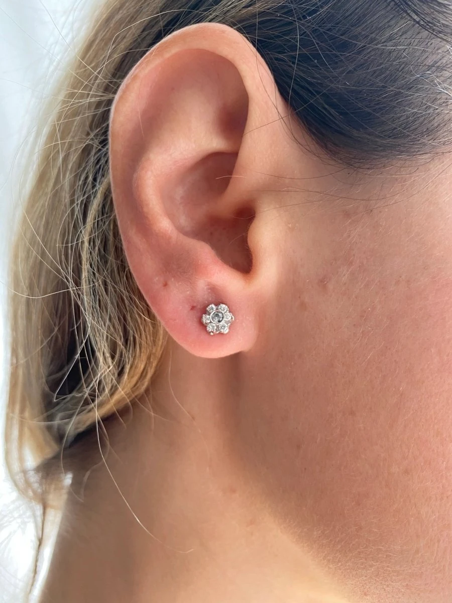 Boucles D'oreilles Vintage En Or Avec Diamants Et Grappes 4 Boucles D'oreilles Vintage En Or Avec Diamants Et Grappes – Image 4