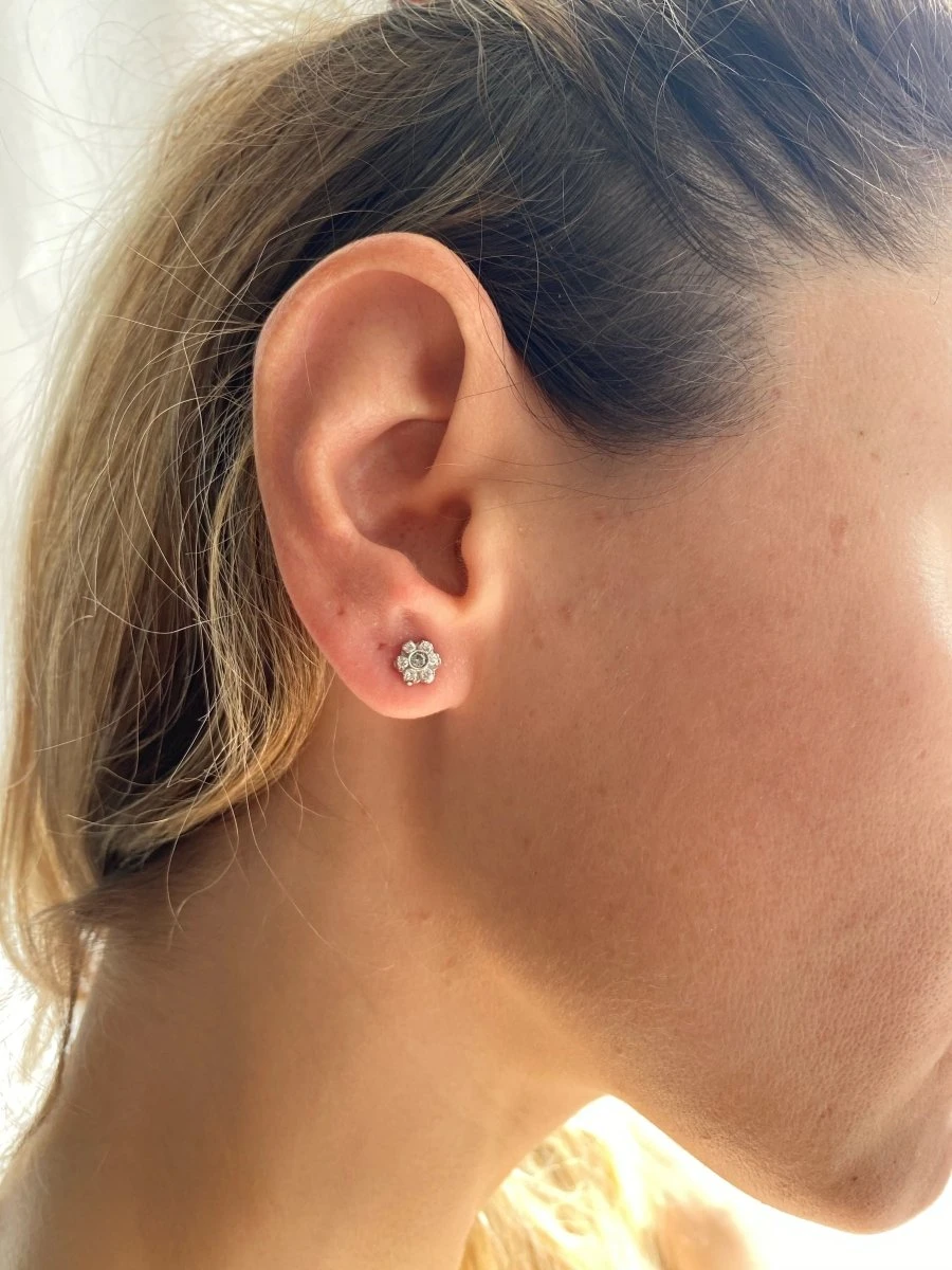 Boucles D'oreilles Vintage En Or Avec Diamants Et Grappes 6 Boucles D'oreilles Vintage En Or Avec Diamants Et Grappes – Image 6