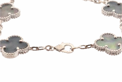 Bracelet Breloque VAN CLEEF & ARPELS "Vintage Alhambra" En Or Blanc Et Nacre 3 Bracelet Breloque VAN CLEEF & ARPELS "Vintage Alhambra" En Or Blanc Et Nacre -Castafiore Boutique bracelet breloque van cleef arpels vintage alhambra en or blanc et nacre 601964