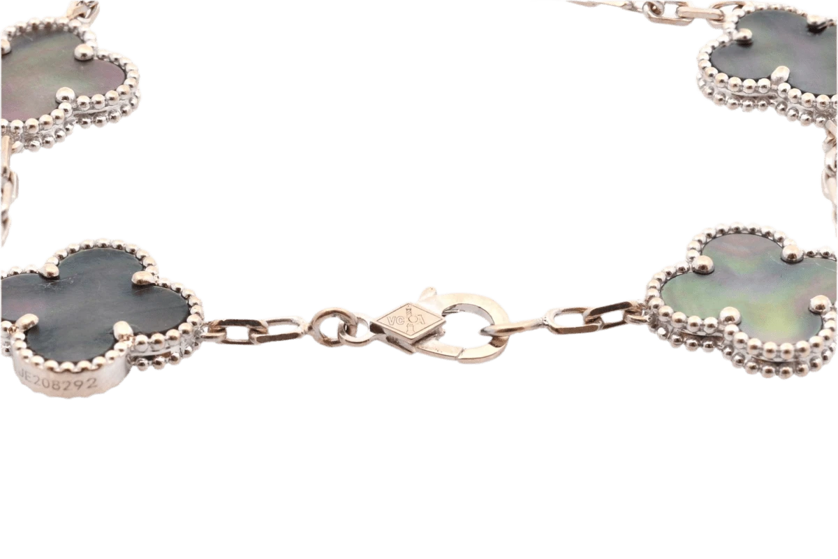 Bracelet Breloque VAN CLEEF & ARPELS "Vintage Alhambra" En Or Blanc Et Nacre 2 Bracelet Breloque VAN CLEEF & ARPELS "Vintage Alhambra" En Or Blanc Et Nacre – Image 2
