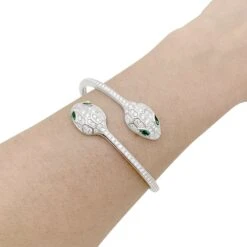 Miller Bracelet BULGARI "Serpenti Seduttori" En Or Blanc, émeraudes Et Diamants 9 Miller Bracelet BULGARI "Serpenti Seduttori" En Or Blanc, émeraudes Et Diamants -Castafiore Boutique bracelet bulgari serpenti seduttori en or blanc emeraudes et diamants 909944