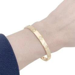 Miller Bracelet CARTIER "Love" En Or Jaune Et Diamants 7 Miller Bracelet CARTIER "Love" En Or Jaune Et Diamants -Castafiore Boutique bracelet cartier love en or jaune et diamants 647152