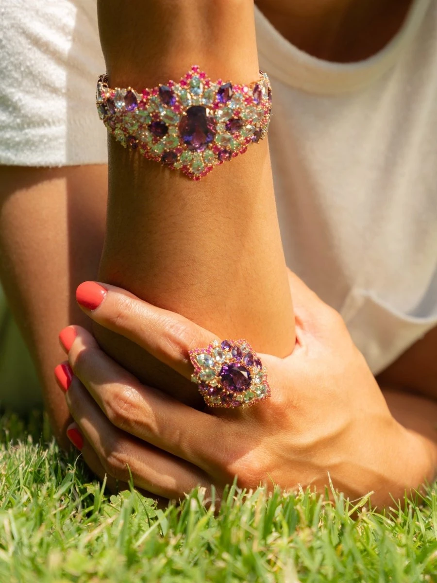 Bracelet En Or Jaune, Améthystes, Diamants, Saphirs Roses Et Topazes 2 Bracelet En Or Jaune, Améthystes, Diamants, Saphirs Roses Et Topazes – Image 2