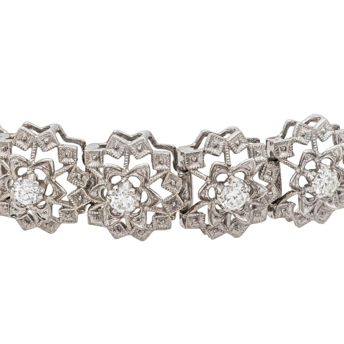 Bracelet Fleur En Or Blanc Et Diamants 3 Bracelet Fleur En Or Blanc Et Diamants – Image 3