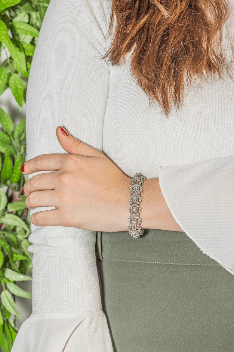 Bracelet Fleur En Or Blanc Et Diamants 2 Bracelet Fleur En Or Blanc Et Diamants – Image 2