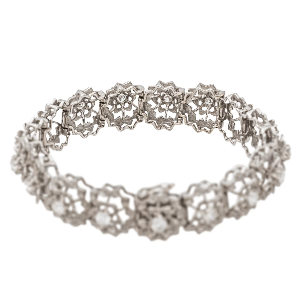 Bracelet Fleur En Or Blanc Et Diamants 8 Bracelet Fleur En Or Blanc Et Diamants – Image 8