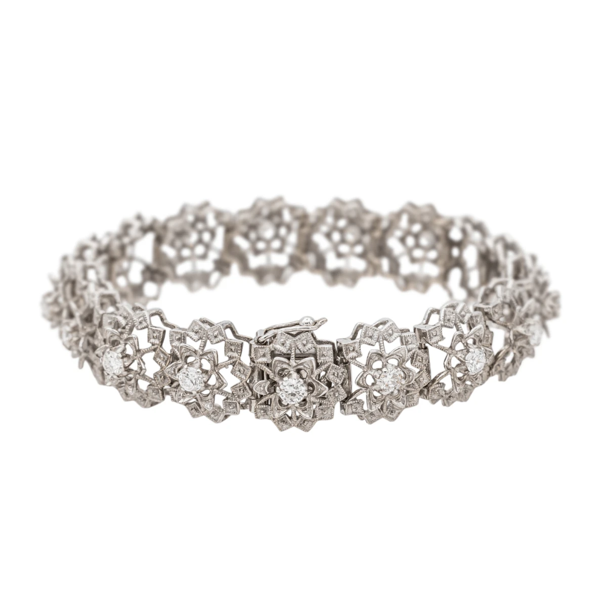 Bracelet Fleur En Or Blanc Et Diamants 4 Bracelet Fleur En Or Blanc Et Diamants – Image 4