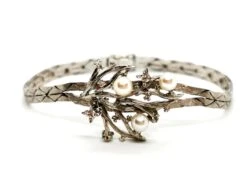 Bracelet Géométrique Motif Feuillage En Or Blanc, Perles Et Diamants 16 Bracelet Géométrique Motif Feuillage En Or Blanc, Perles Et Diamants -Castafiore Boutique bracelet geometrique motif feuillage en or blanc perles et diamants 699481