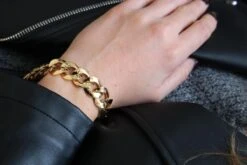 Bracelet Gourmette Imposante En Or Jaune -Castafiore Boutique bracelet gourmette imposante en or jaune 949120