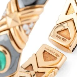 Bracelet Jonc BULGARI En Or Jaune, Hématite, émeraudes Et Diamants -Castafiore Boutique bracelet jonc bulgari en or jaune hematite emeraudes et diamants 681520