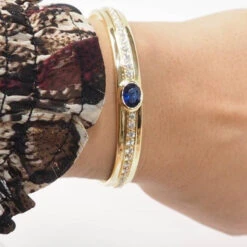 Bracelet Jonc En Or Jaune, Saphir Et Diamants -Castafiore Boutique bracelet jonc en or jaune saphir et diamants 646681