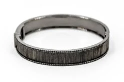 Bracelet Jonc ETERNAMÉ "Lunaria", En Or Noir Et Spinelle -Castafiore Boutique bracelet jonc etername lunaria en or noir et spinelle 248855